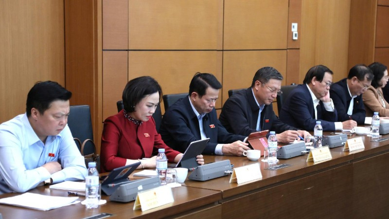 Đại biểu Quốc hội thảo luận ở tổ về dự thảo Văn kiện trình Đại hội đại biểu toàn quốc lần thứ XIV của Đảng. (Ảnh: TL)