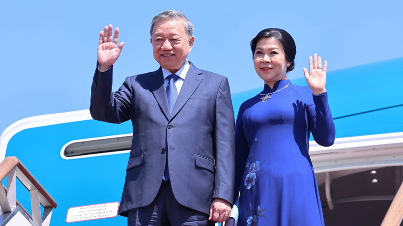 Tổng Bí thư Tô Lâm và Phu nhân đến thủ đô Seoul, bắt đầu chuyến thăm cấp Nhà nước tới Hàn Quốc. Ảnh: Thống Nhất/TTXVN