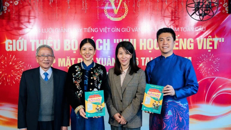 Ra mắt bộ sách 'Vui học tiếng Việt' cho trẻ em Việt kiều tại Hà Nội