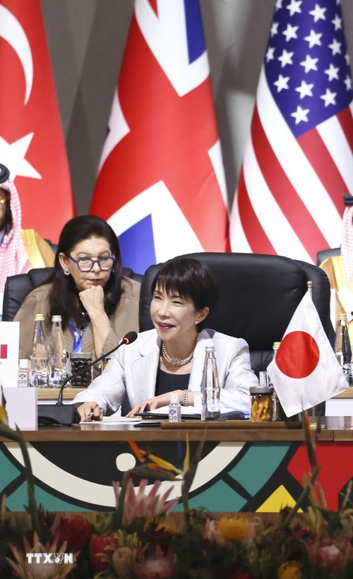 Thủ tướng Nhật Bản Sanae Takaichi phát biểu tại Hội nghị thượng đỉnh G20 ở Johannesburg, Nam Phi ngày 22/11/2025. (Ảnh: Kyodo/TTXVN)