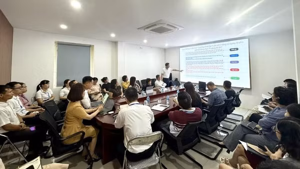 Tập huấn, bồi dưỡng AI cho người lao động. (Ảnh: PV)