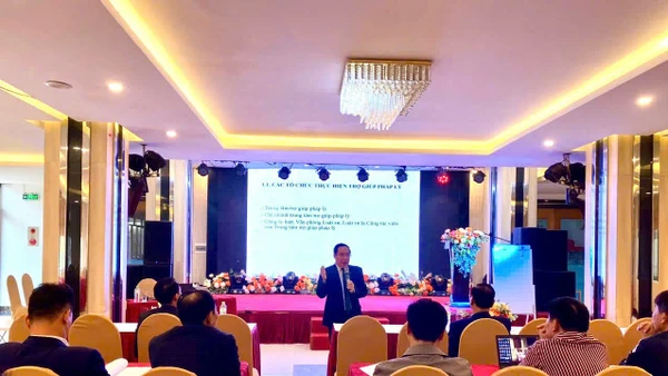 TS, luật sư Nguyễn Văn Điệp phát biểu tại buổi tập huấn.