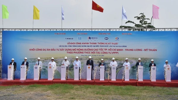 Nghi thức khởi công Dự án mở rộng đường cao tốc Thành phố Hồ Chí Minh-Trung Lương-Mỹ Thuận.