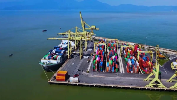 Thương mại năm 2025 bứt phá từ nền tảng ổn định và hội nhập sâu rộng.