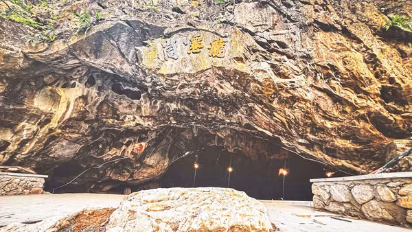 Chùa Hang (Long Tiên Động), nơi Bác Hồ đọc thư chúc Tết năm 1947.