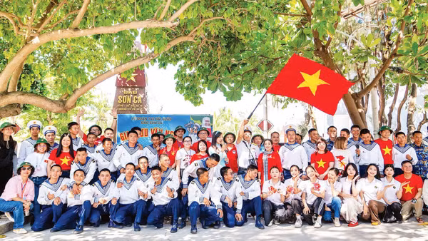 Cây xanh Trường Sa đánh dấu chủ quyền bằng sự sống. (Ảnh MỸ HÀ)