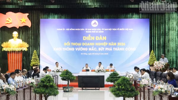 Lãnh đạo thành phố chủ trì Diễn đàn.