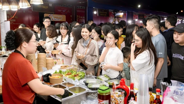 Trong 3 ngày diễn ra, các không gian trải nghiệm và trình diễn nghề luôn thu hút hàng chục nghìn lượt người tham dự.