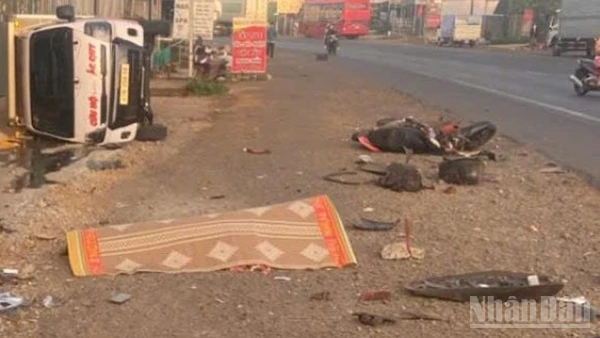 Hiện trường vụ tai nạn trên đường Hồ Chí Minh, đoạn qua xã Nhân Cơ, tỉnh Lâm Đồng khiến 3 người chết.