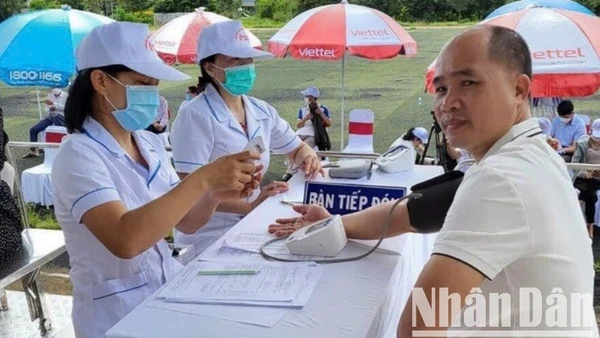 Tiêm chủng là biện pháp hiệu quả nhất để phòng, chống mắc Covid-19. 