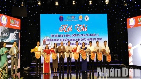 Đắk Nông thực hiện quyết liệt việc nêu cao vai trò và trách nhiệm của cá nhân, đơn vị và tổ chức trong việc chung tay xây dựng môi trường sống lành mạnh, không khói thuốc.