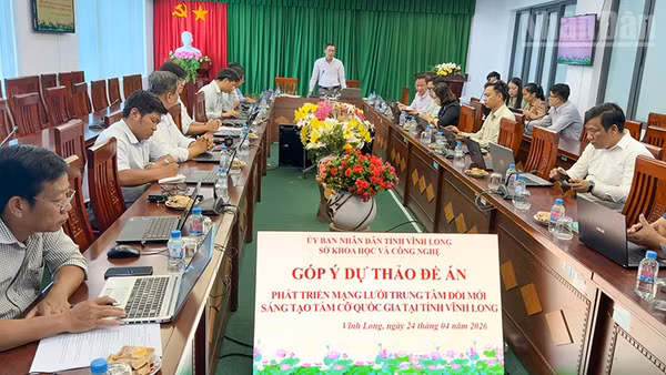 Quang cảnh buổi góp ý. 