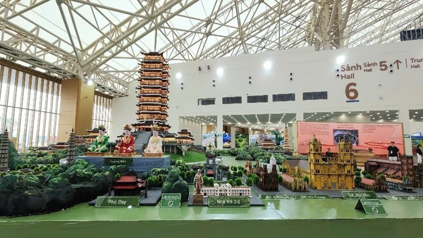 Khu trưng bày mô hình các điểm di sản và du lịch tỉnh Ninh Bình.