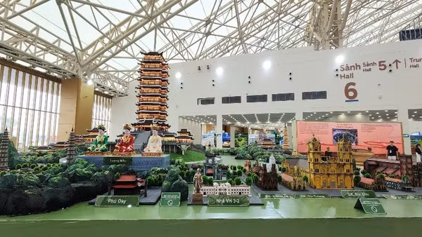 Khu trưng bày mô hình các điểm di sản và du lịch tỉnh Ninh Bình.