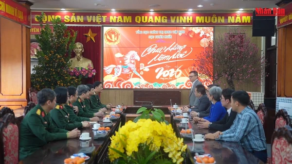 [Video] Đoàn công tác Báo Nhân Dân thăm, chúc Tết các đơn vị lực lượng vũ trang