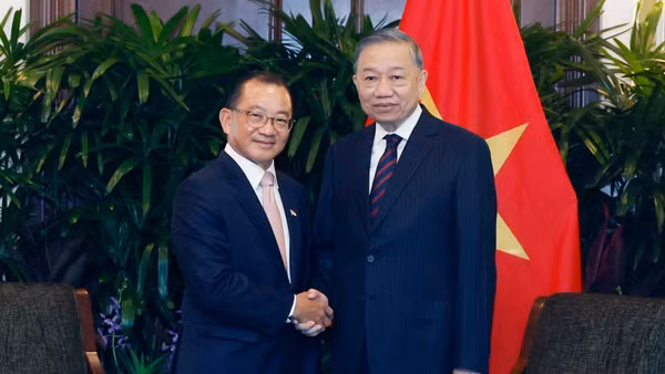 Tổng Bí thư, Chủ tịch nước Tô Lâm hội kiến Chủ tịch Quốc hội Singapore Seah Kian Peng. (Ảnh: TTXVN)