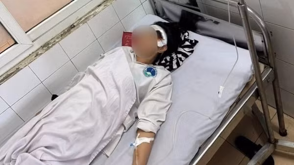 Điều dưỡng trưởng Khoa Thần kinh, Bệnh viện Đa khoa Hải Dương bị một nhóm người hành hung. (Ảnh: MXH)
