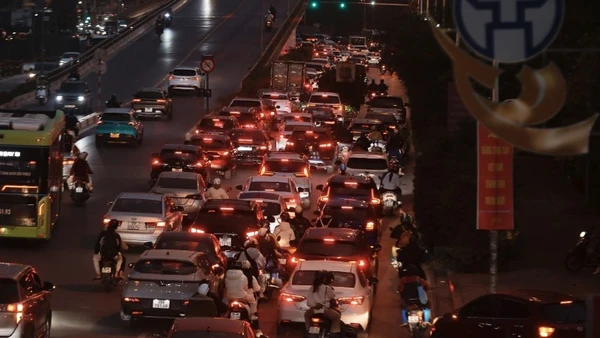 Các cửa ngõ Thủ đô ùn tắc trong ngày cuối kỳ nghỉ Tết Dương lịch