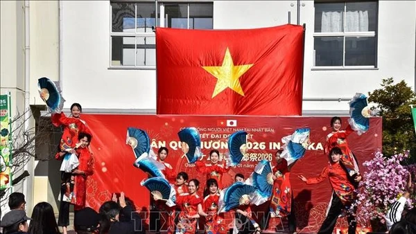 Hiệp hội người Việt Nam vùng Kansai phối hợp với Tổng Lãnh sự quán Việt Nam tại Osaka và chính quyền quận Ikuno đã long trọng tổ chức chương trình “Xuân quê hương -Tết đại đoàn kết Osaka 2026”, ngày 4/1/2026. Ảnh: TTXVN tại Nhật Bản