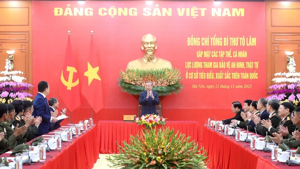 Tổng Bí thư Tô Lâm chủ trì gặp mặt tập thể, cá nhân điển hình của lực lượng tham gia bảo vệ an ninh, trật tự ở cơ sở. (Ảnh: ĐĂNG KHOA) 