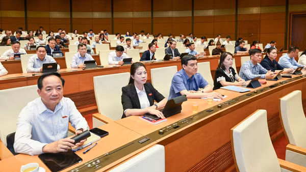 Các đại biểu dự phiên họp chiều 23/4. (Ảnh: DUY LINH)