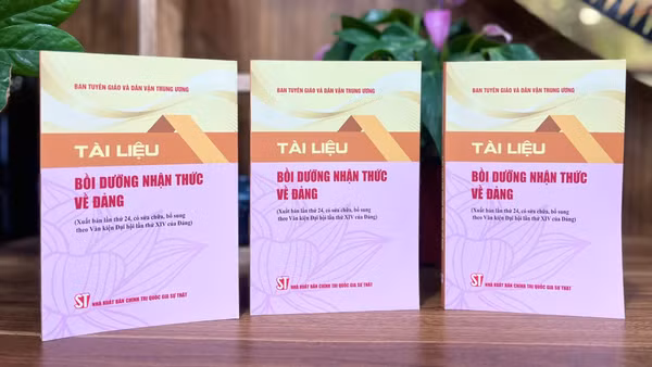 Bồi dưỡng nhận thức về Đảng trong kỷ nguyên phát triển của dân tộc