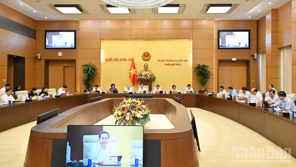 Quang cảnh phiên họp của Ủy ban Thường vụ Quốc hội sáng 8/7. (Ảnh: THỦY NGUYÊN)