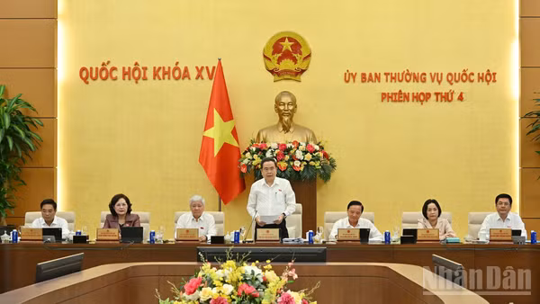 Chủ tịch Quốc hội Trần Thanh Mẫn phát biểu khai mạc phiên họp. (Ảnh: THỦY NGUYÊN)