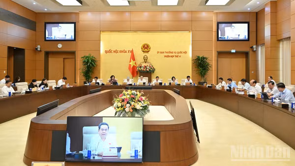 Quang cảnh một phiên họp của Ủy ban Thường vụ Quốc hội. (Ảnh: DUY LINH)
