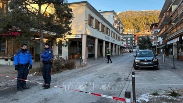 Cảnh sát phong tỏa hiện trường vụ việc. (Ảnh: TTXVN phát)