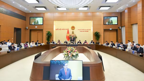 Quang cảnh Phiên họp thứ nhất của Ủy ban Thường vụ Quốc hội khóa XVI.
