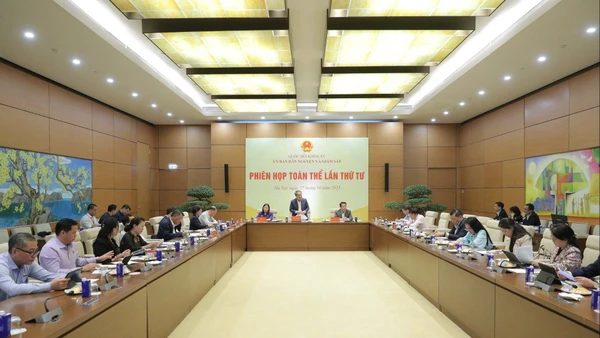 Phiên họp toàn thể lần thứ tư Ủy ban Dân nguyện và Giám sát, tháng 10/2025. (Ảnh: Quochoi.vn) 