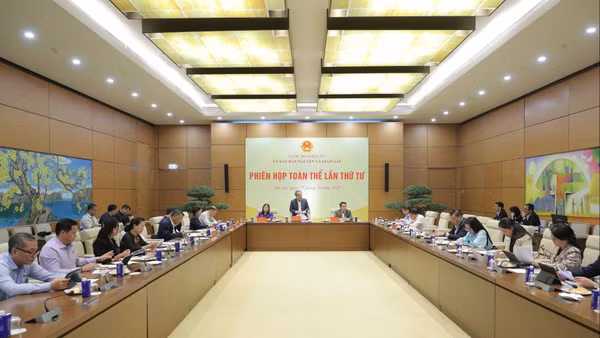 Phiên họp toàn thể lần thứ tư Ủy ban Dân nguyện và Giám sát, tháng 10/2025. (Ảnh: Quochoi.vn) 