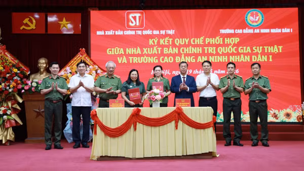 Nhà xuất bản Chính trị quốc gia Sự thật và Trường Cao đẳng An ninh nhân dân I ký kết quy chế phối hợp công tác.