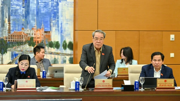 Nghiên cứu, xem xét sớm điều chỉnh chính sách tiền lương, chế độ đãi ngộ