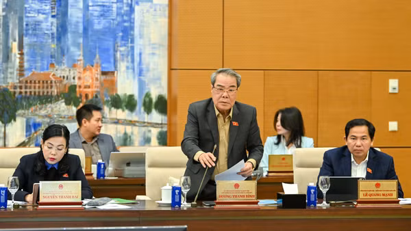 Nghiên cứu, xem xét sớm điều chỉnh chính sách tiền lương, chế độ đãi ngộ