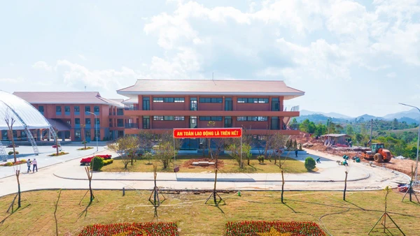 Trường phổ thông nội trú liên cấp Si Pa Phìn, Điện Biên (Ảnh: VĂN TOẢN)
