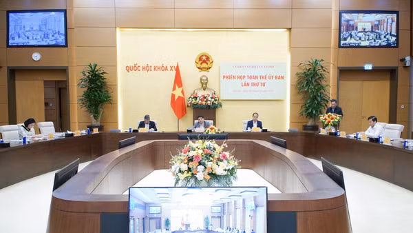 Phiên họp toàn thể lần thứ 4 Ủy ban Văn hóa và Xã hội, tháng 11/2025. (Ảnh: Quochoi.vn)