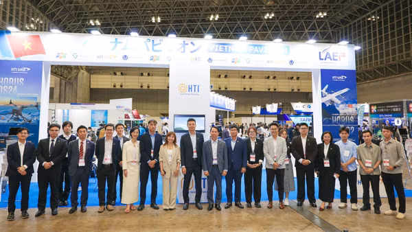Đại diện các doanh nghiệp công nghệ UAV Việt Nam tại khu vực Vietnam Pavilion trong khuôn khổ Japan Drone Expo 2026.
