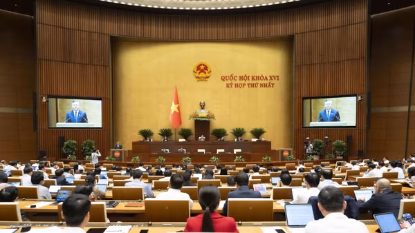 Quang cảnh phiên họp ở hội trường chiều 9/4. (Ảnh: DUY LINH)