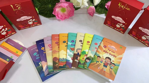 Cùng con lớn lên từ những trang sách yêu thương