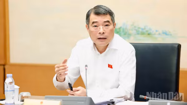 Thủ tướng Lê Minh Hưng phát biểu trong phiên thảo luận tại tổ chiều 21/4. (Ảnh: DUY LINH)