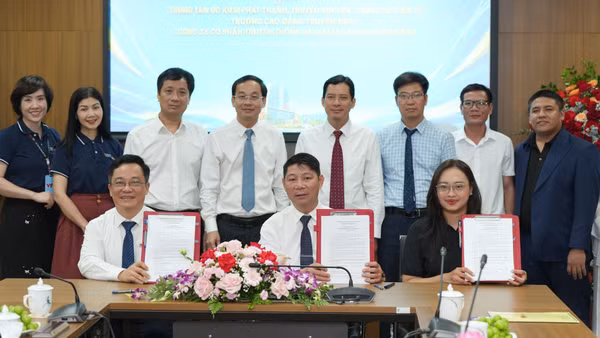 Ký kết hợp tác đào tạo, bồi dưỡng nghiệp vụ trong lĩnh vực truyền thông số