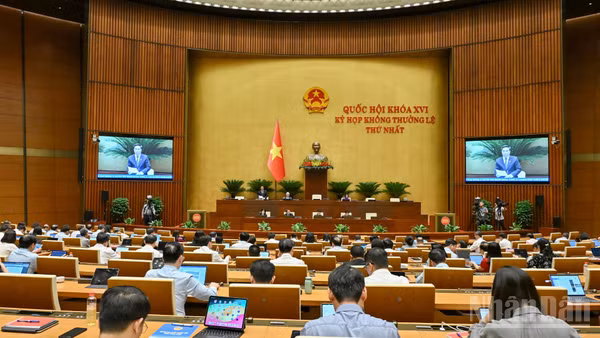 Quang cảnh phiên thảo luận ở hội trường tại Kỳ họp không thường lệ thứ nhất, Quốc hội khóa XVI. (Ảnh: THỦY NGUYÊN)