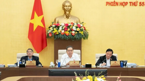 Chủ tịch Quốc hội Trần Thanh Mẫn phát biểu tại phiên họp của Ủy ban Thường vụ Quốc hội chiều 18/3. (Ảnh: DUY LINH)