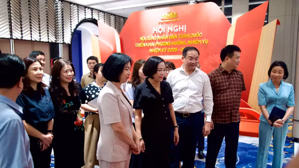 Phó Chủ tịch Quốc hội Nguyễn Thị Thanh kiểm tra công tác chuẩn bị Hội nghị Hội đồng nhân dân toàn quốc triển khai phương hướng, nhiệm vụ nhiệm kỳ 2026-2031, sáng 27/5. (Ảnh: Quochoi.vn) 