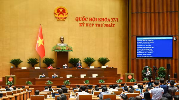 Quang cảnh phiên thảo luận ở hội trường sáng 22/4. (Ảnh: DUY LINH)