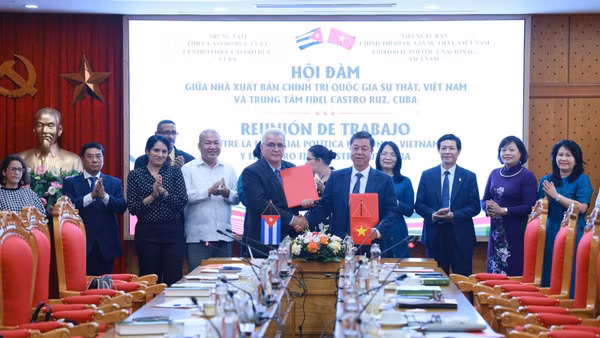 Trao đổi về xuất bản tuyển tập các tác phẩm của lãnh tụ cách mạng Cuba Fidel Castro Ruz