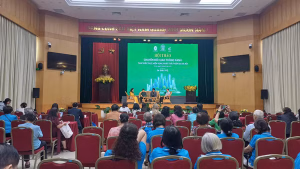 Quang cảnh Hội thảo “Chuyển đổi giao thông xanh" do Sở Nông nghiệp và Môi trường Hà Nội tổ chức.