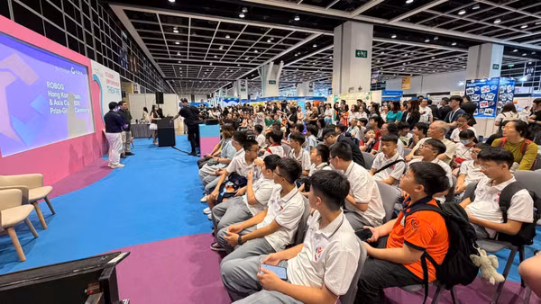 Học sinh Việt Nam ghi dấu ấn tại sân chơi Robotics khu vực